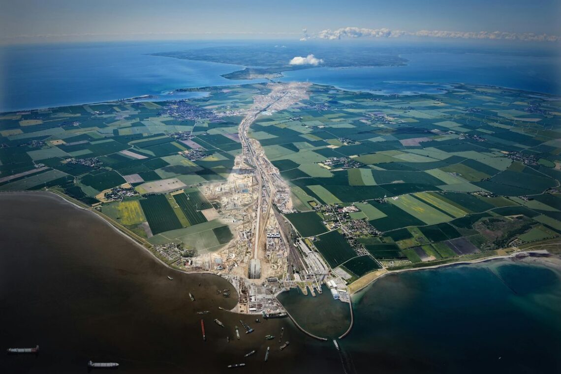 Luftaufnahme der Insel Fehmarn mit Blick auf die Ostsee.