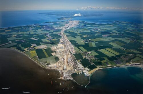 Luftaufnahme der Insel Fehmarn mit Blick auf die Ostsee.