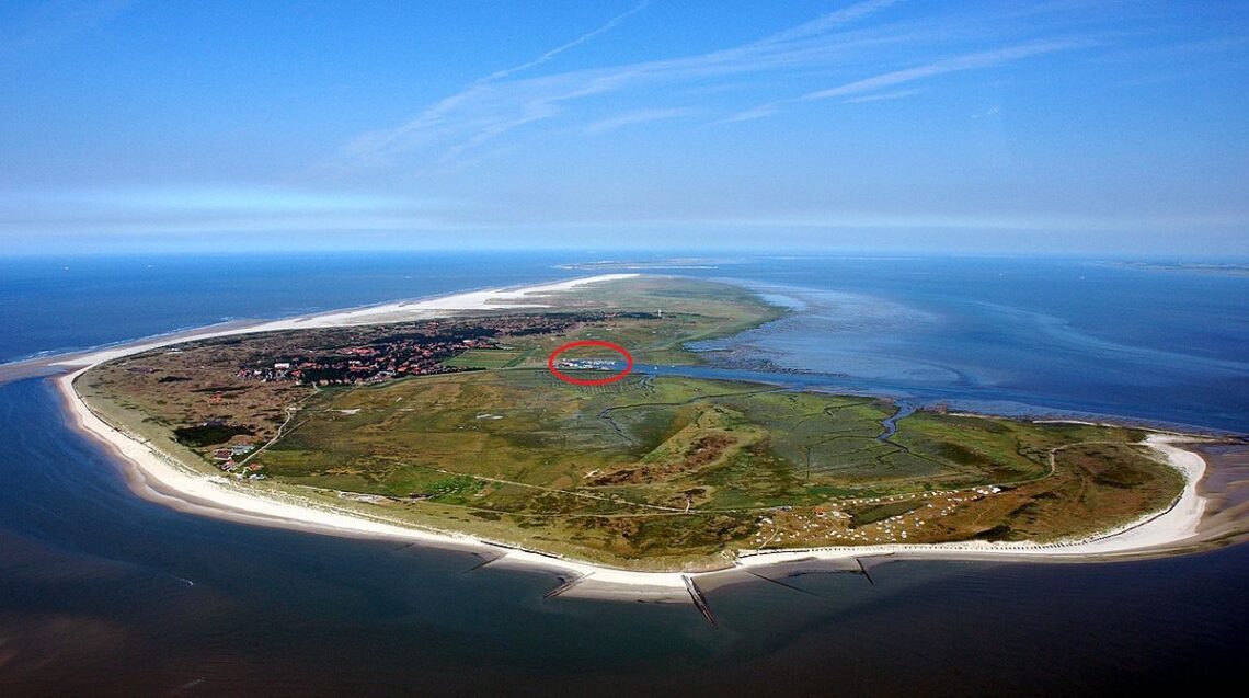 Luftaufnahme der Insel Spiekeroog in der Nordsee.