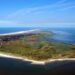 Luftaufnahme der Insel Spiekeroog in der Nordsee.