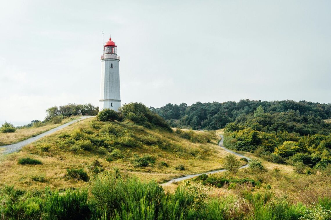 Hiddensee Insel mit Hiddensee Sehenswürdigkeiten im Hintergrund.