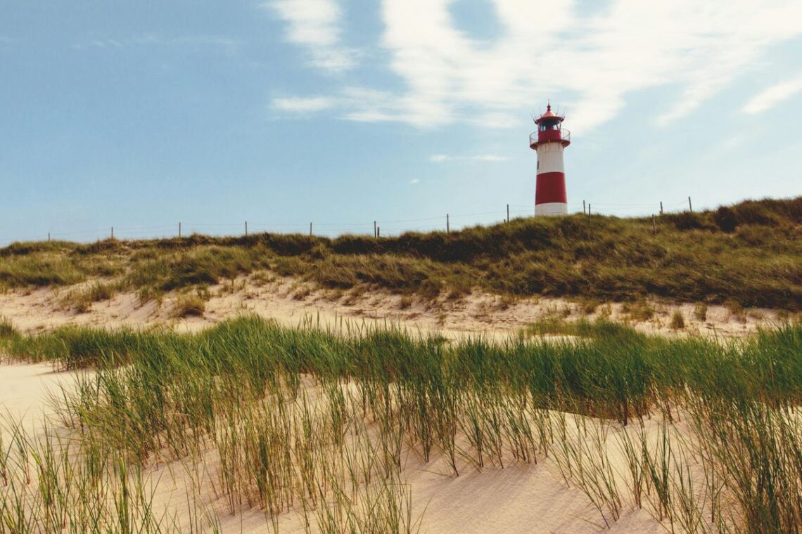 Luftaufnahme von Helgoland, der einzigartigen Nordseeinsel in Deutschland.